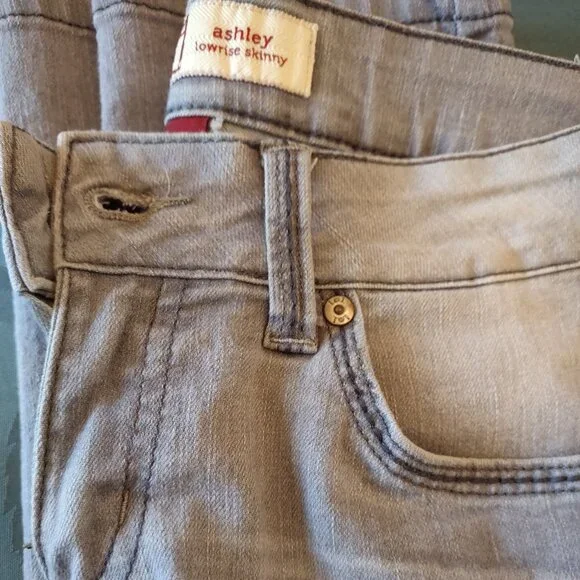 HOST PICK!!! Skinny jeans, soft grey wash. Size 5, 29"inseam. EUC - Picture 5 of 6